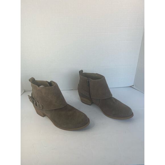 REBA Whisper Buckle Harness Cuff Detail Beige
Suede Leather Ankle Zip Boots 8.5 - Picture 2 of 10